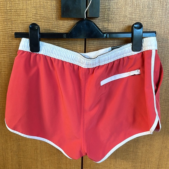 Vuori Clementine Shorts with Pockets! - Picture 2 of 2